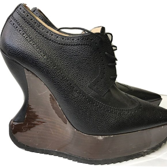 Thom Browne BLACK PEBBLED CALFSKIN BROGUE SPECTATOR LONG POINT Runway shoe Sz 40 main image 9